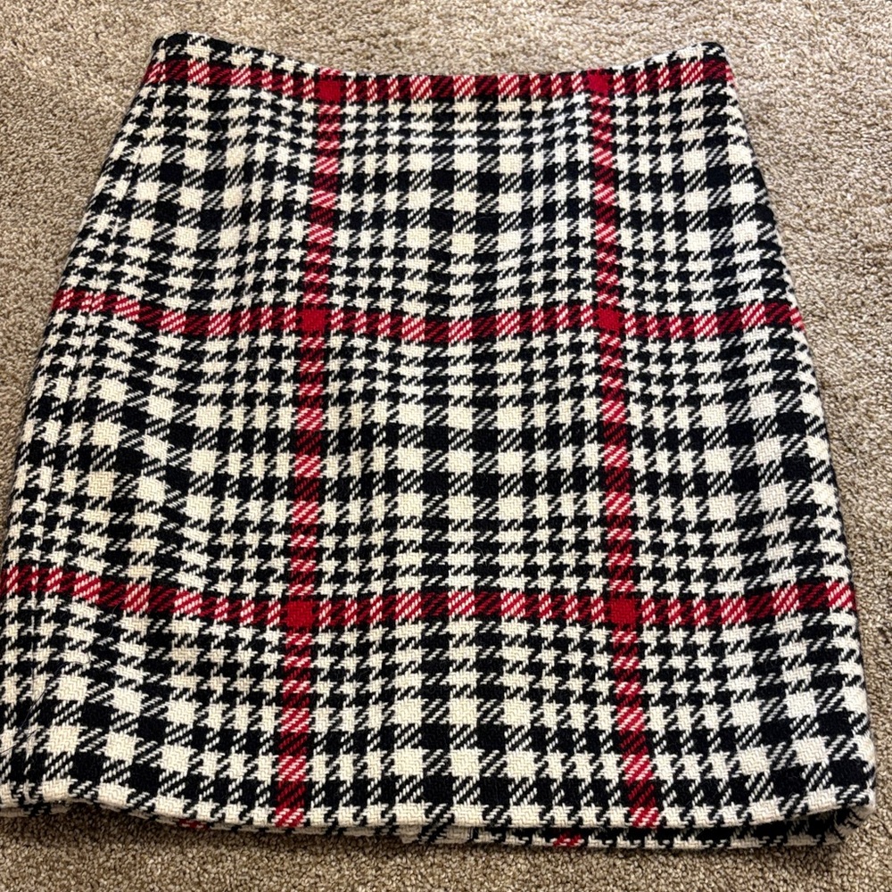Talbots Black and Red Houndstooth Mini Skirt, NWOT, size 4